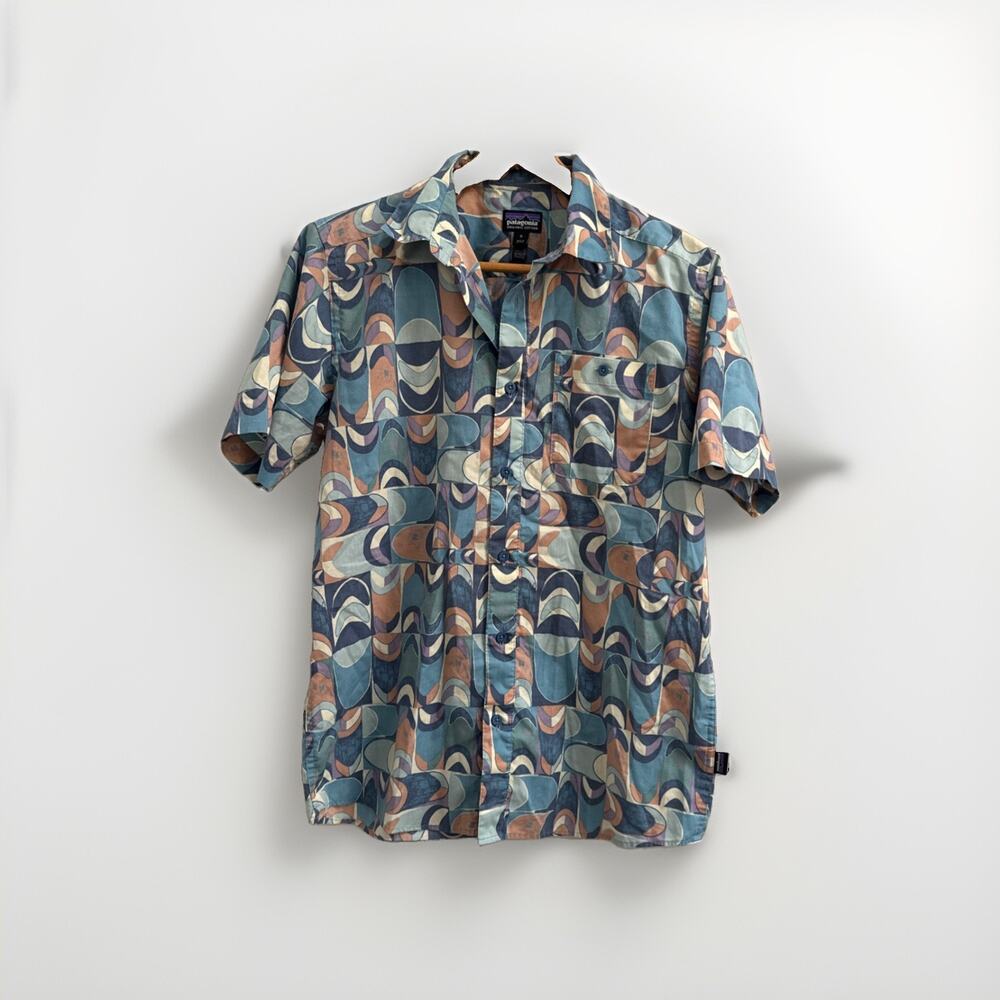 Patagonia Organic Cotton Go-To Short Sleeve Shirt Men's M Button Down Wild‎